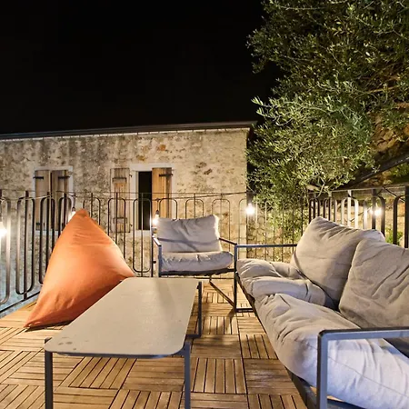 Authentic Seaview In Village