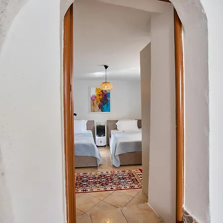 Authentic Seaview In Village