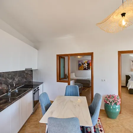 Authentic Seaview In Village *