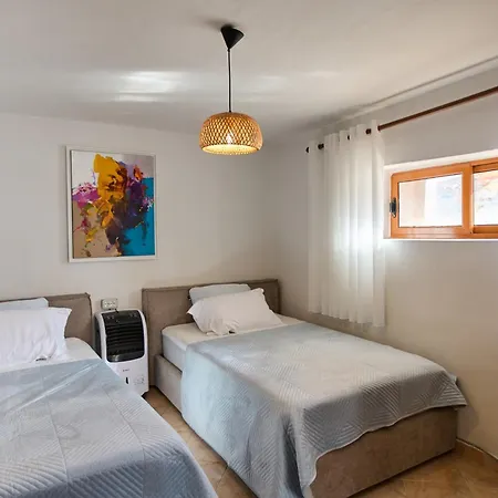 Authentic Seaview In Village *
