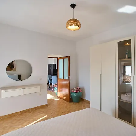 Authentic Seaview In Village *