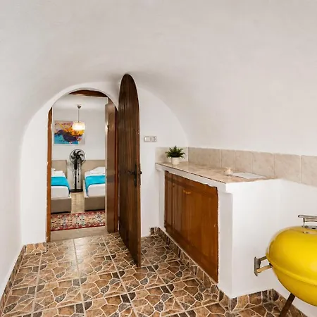 Authentic Seaview In Village