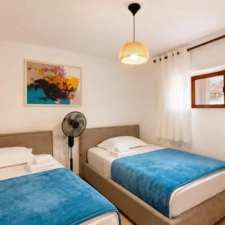 Authentic Seaview In Village