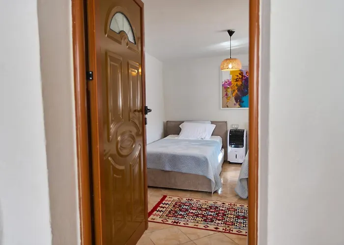 Authentic Seaview In Village Willa
