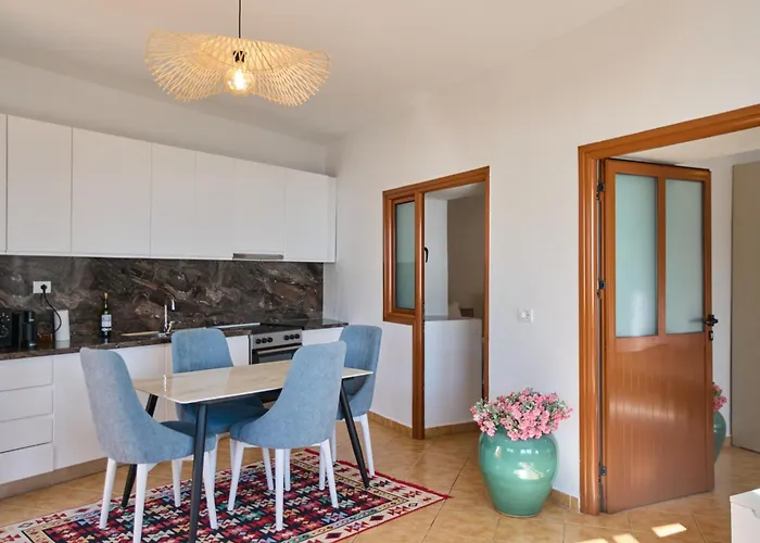 Willa Authentic Seaview In Village