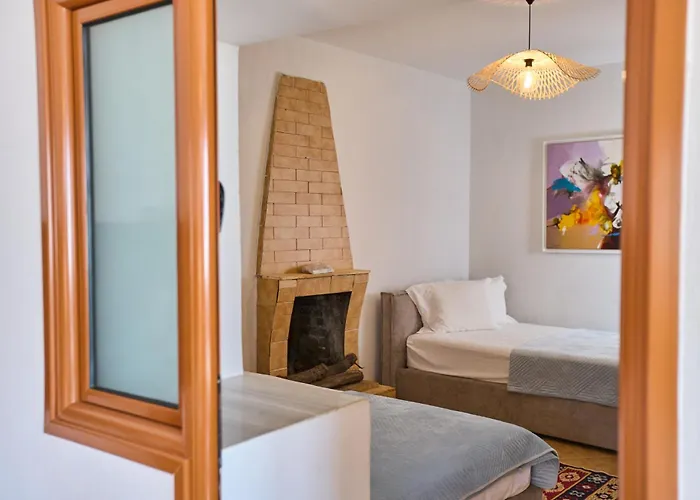 Authentic Seaview In Village Willa