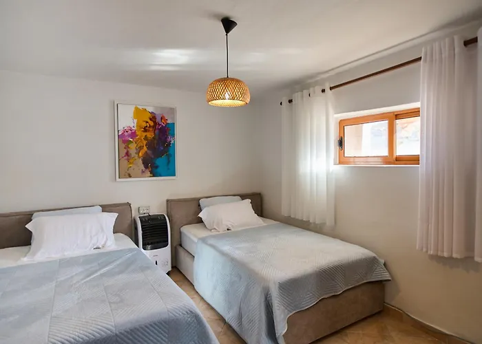 Authentic Seaview In Village *