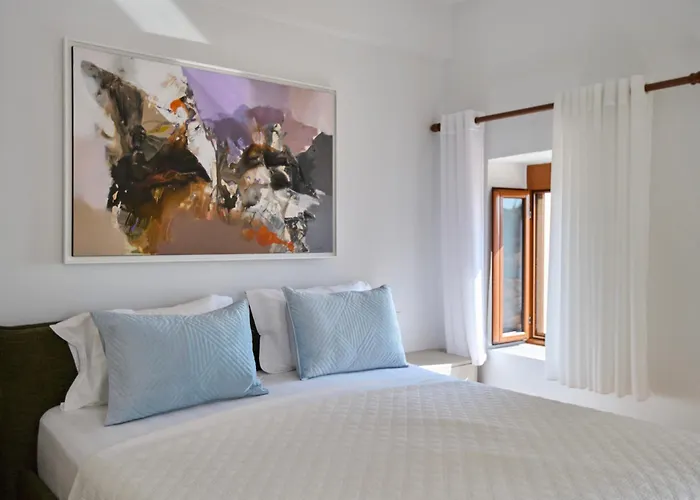 Authentic Seaview In Village Willa