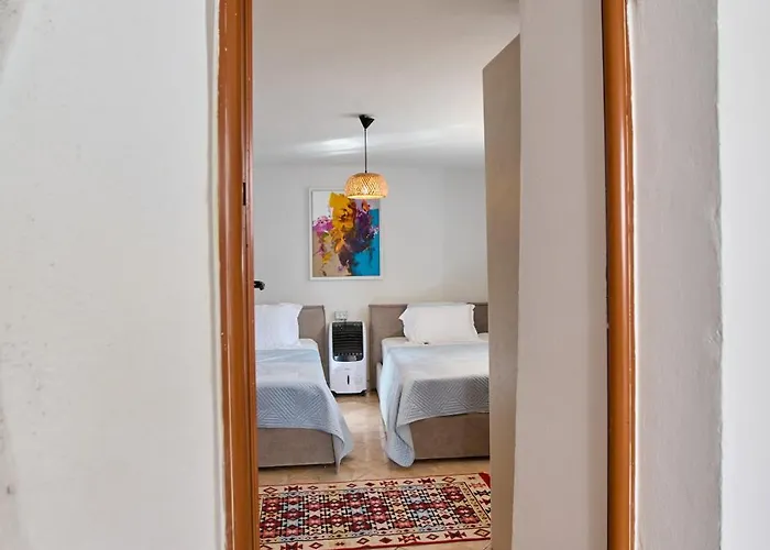 Authentic Seaview In Village