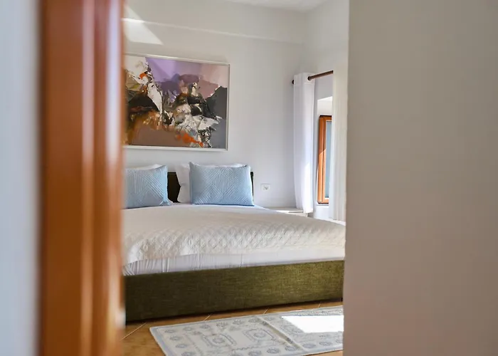 Authentic Seaview In Village Willa