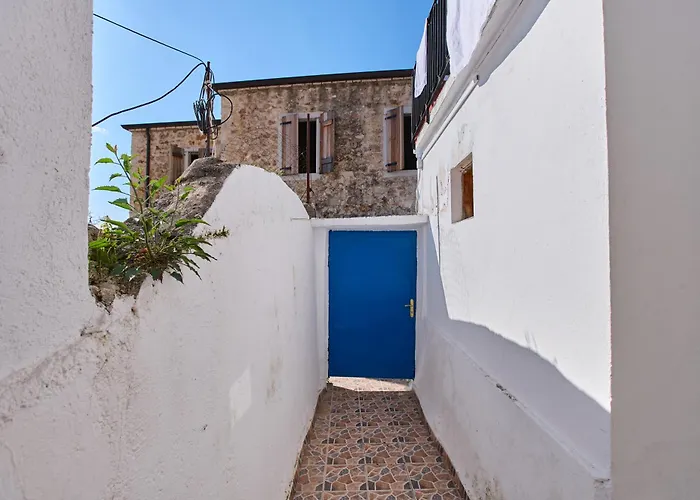 Authentic Seaview In Village Willa *