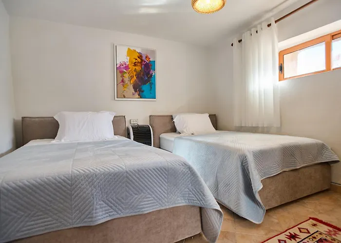 Authentic Seaview In Village