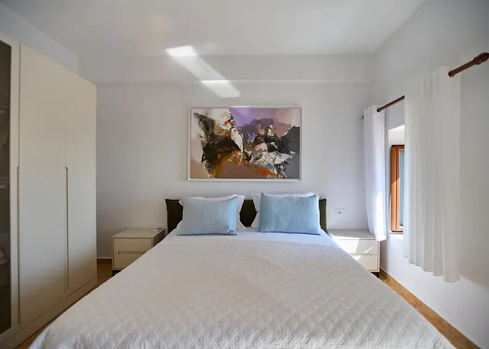 Authentic Seaview In Village Willa *
