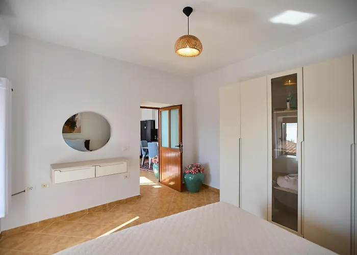 Authentic Seaview In Village *
